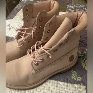 New condition pink/cream timberland boots. Never been worn.